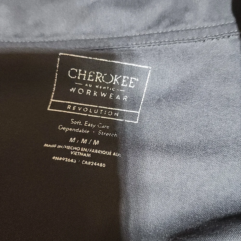 LOT OF 5 WOMEN’S SCRUB JACKETS ST. LUKE’S HOSPITAL EMBROIDERED LOGO SIZE M & L - Picture 2 of 12